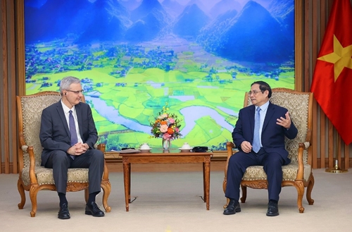 Thủ tướng Phạm Minh Chính tiếp Đại sứ Cộng hòa Pháp Nicolas Warnery